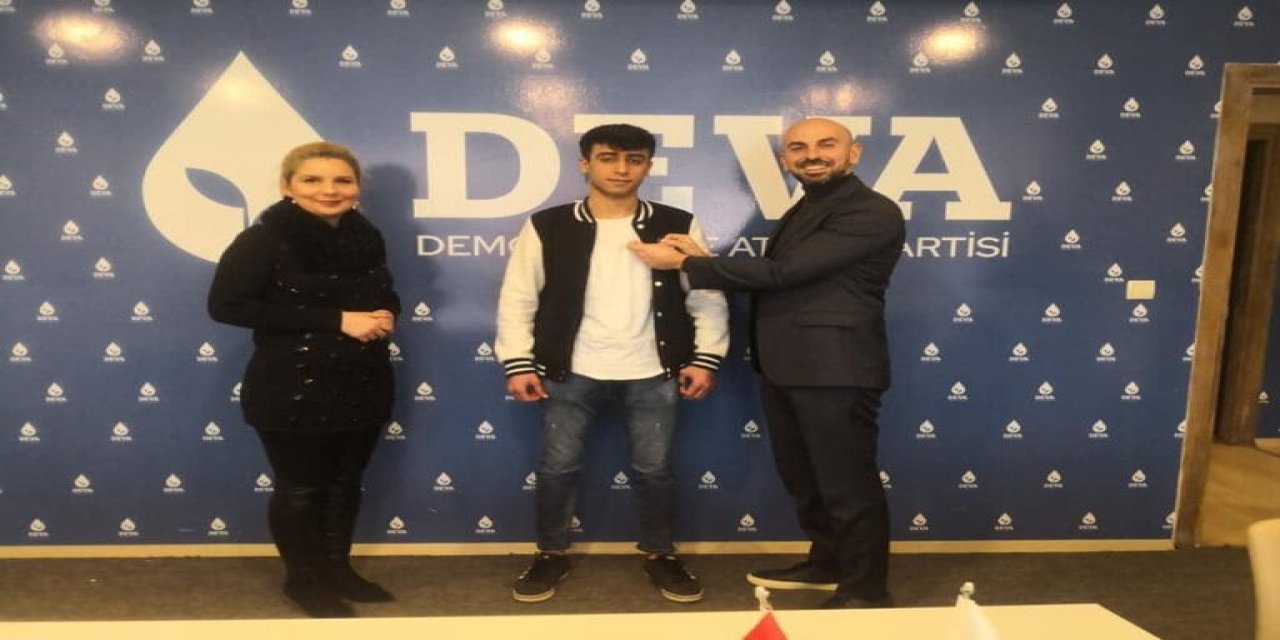 Recep Tayyip Erdoğan isimli genç, DEVA partisine katıldı