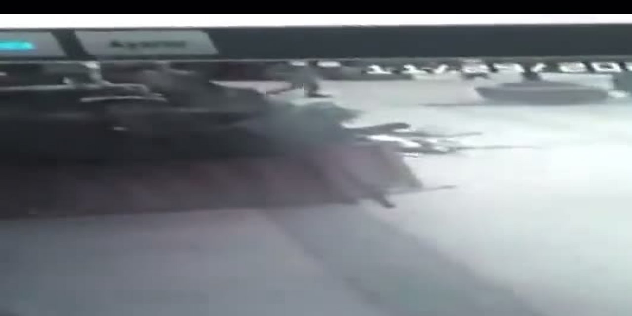 GENÇ KADINA SOKAK ORTASINDA YUMRUK ATAN SURİYELİ KAÇAK SIĞINMACI SERBEST KALDI