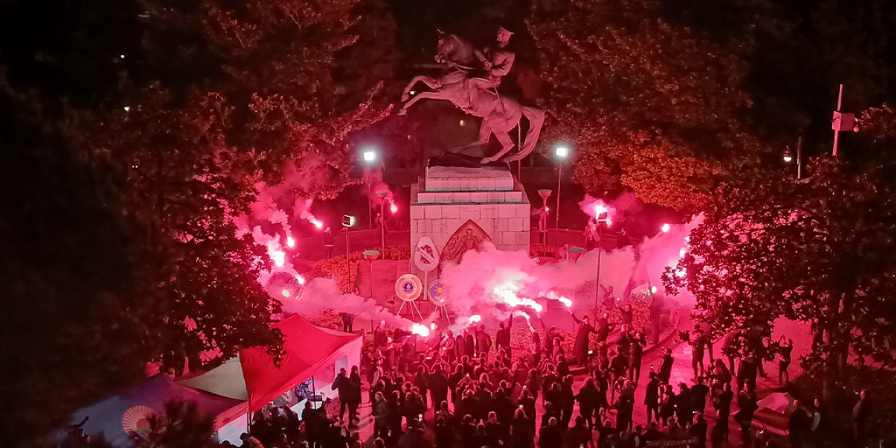 Ahmet Ümit: Samsun'da kimilerinin korkulu rüyası olan bir süvari dolaşıyor