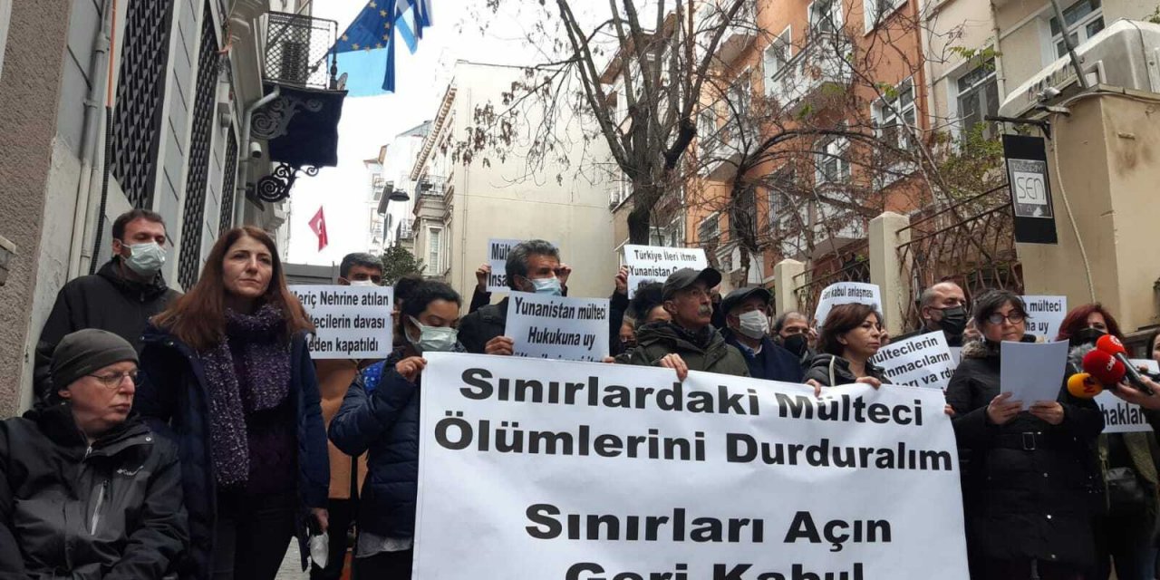EDİRNE’DE DONARAK YAŞAMINI YİTİREN MÜLTECİLER İÇİN YUNANİSTAN KONSOLOSLUĞU ÖNÜNDE EYLEM YAPILDI