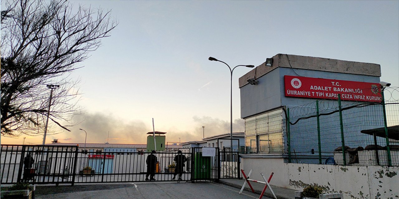 Bakan Bozdağ: Ümraniye E Tipi Cezaevi'nde çıkan yangın söndürülmüştür; 20 tutuklu ve hükümlü hastaneye kaldırılmıştır