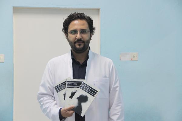 'Hekime şiddeti' kitaba dönüştürdü, gelirini koronavirüsten ölen meslektaşlarının ailelerine bağışladı