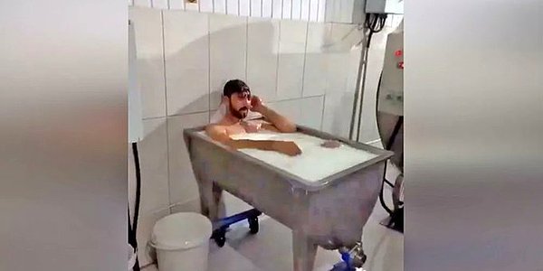 Süt banyosu görüntülerinin ardından tutuklanan işçi: İç çamaşırlarım üstümdeydi