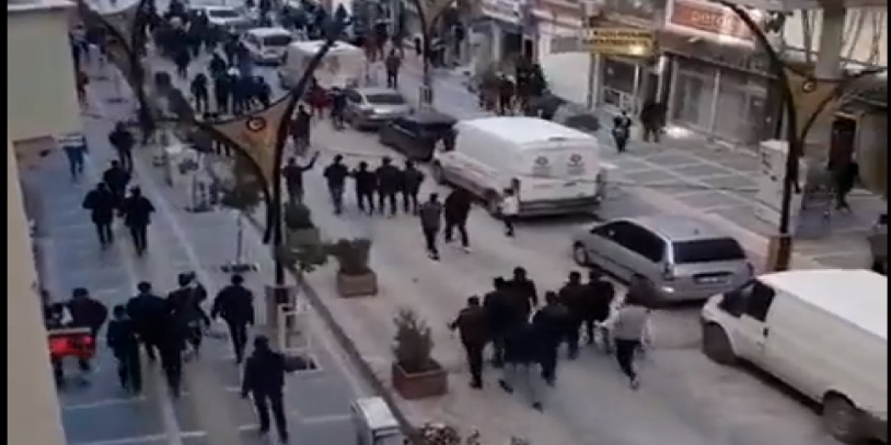 Mardin'de halk sokağa çıkmıştı: Elektrik faturalarını protesto edenlere polis müdahalesi