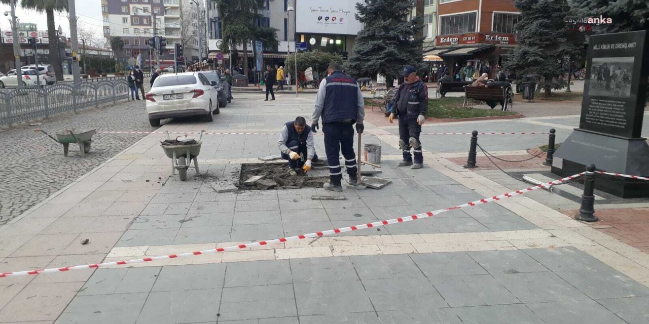 İzmit Belediyesi park ve yeşil alanlardaki bakım onarım çalışmalarına devam ediyor