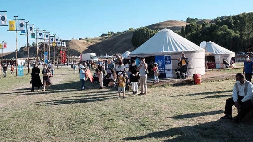 Dün ekmek asılan millete, bu gün  milyonlarca liraya bahçe yapılıyor.