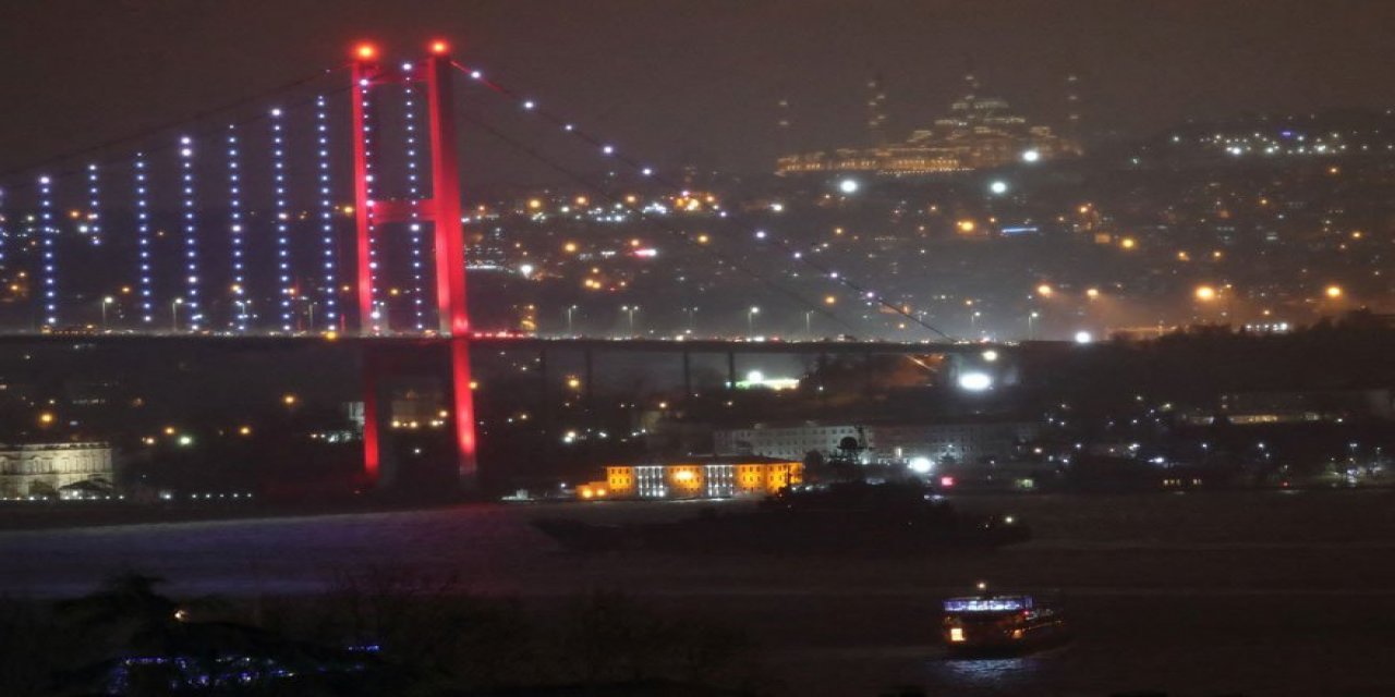 Boğazlarda endişe yaratan hareketlilik: Savaş gemileri ilerliyor