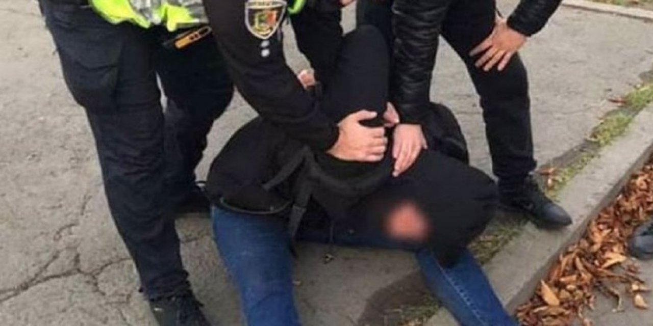 Tanrıdan emir aldım bu gün 15 kişiyi öldürmem gerek dediği söylenen adam, yoldan geçenlere saldırdı: 2 ölü, 8 yaralı