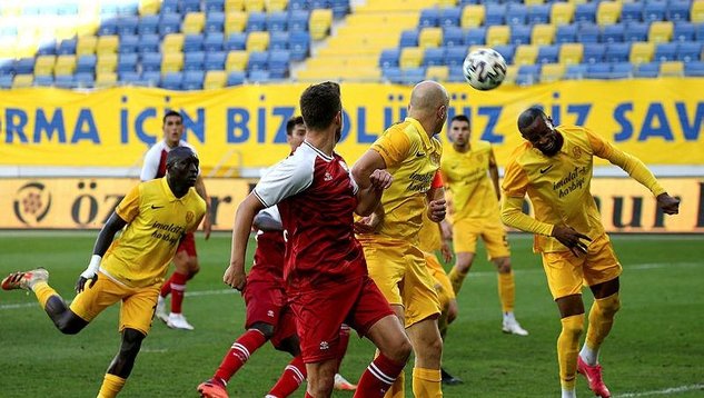 Süper Lig'de iki takım birer puana razı oldu. MKE Ankaragücü - Fatih Karagümrük: 2-2
