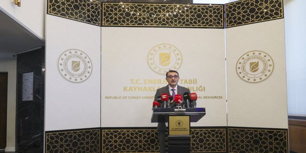 Enerji Bakanı Dönmez'in elektrik şirketleri ile yaptığı toplantıda elektrik kesildi