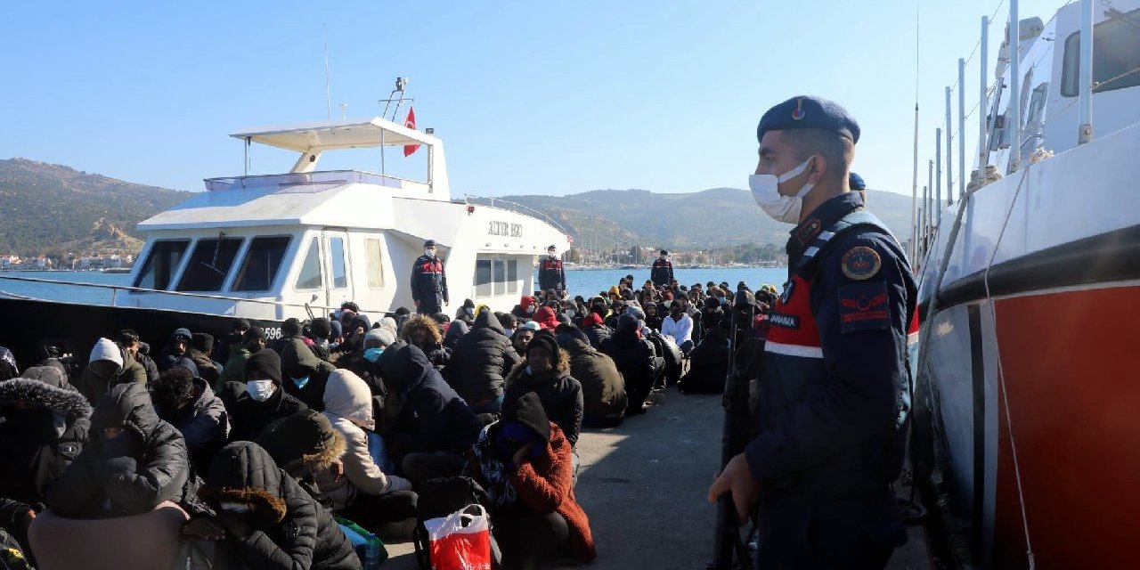 İzmir'de 226 kaçak göçmen ile 10 organizatör yakalandı