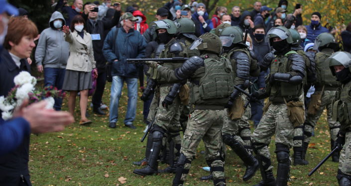 Minsk'teki gösteride gözaltına alınanların sayısı neredeyse 220'ye ulaştı