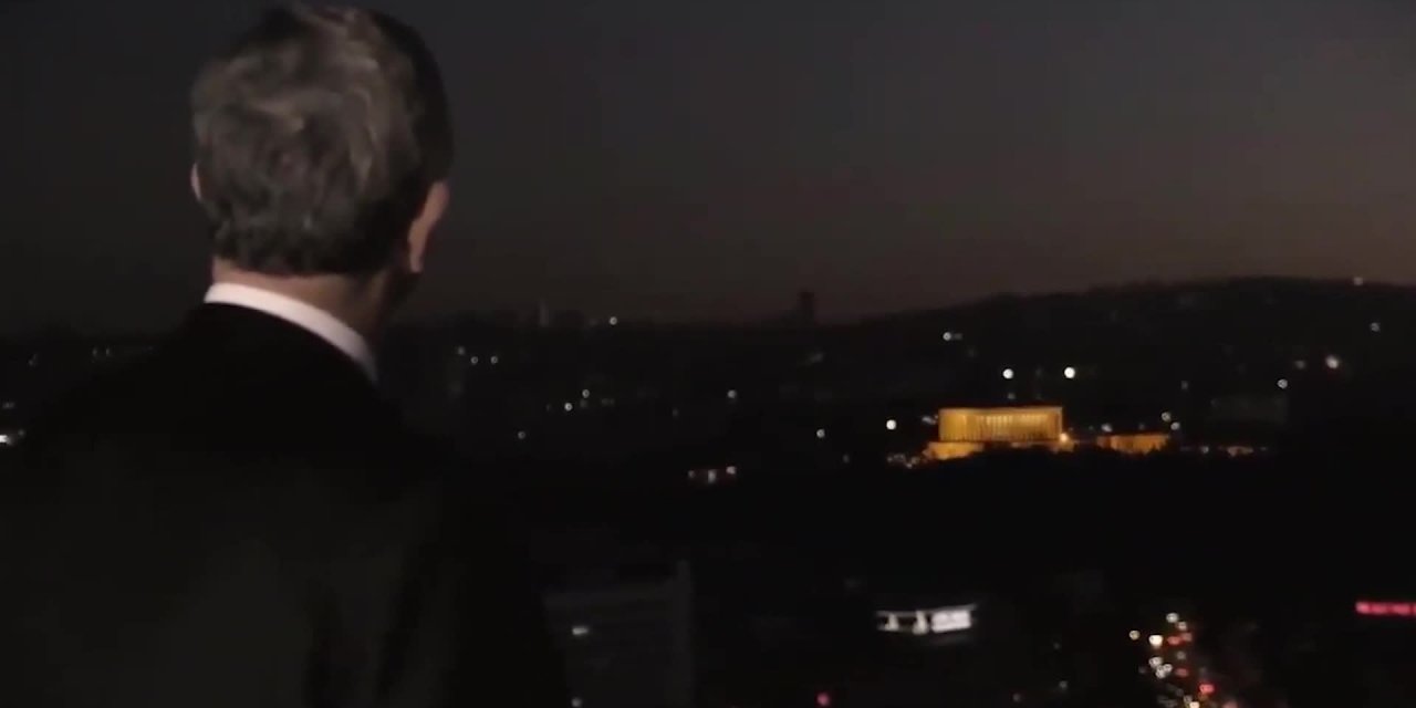 Mansur Yavaş'tan 'Sevgililer Günü' paylaşımı: "Sizin için çalışmak, geleceğe umutla bakmak sevmekten de ötesi"