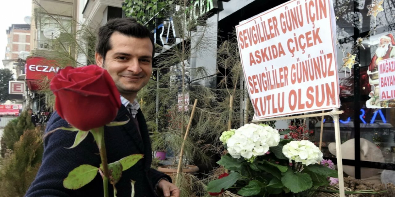'Askıda çiçek' kampanyası başlattı: 'Üniversitedeyken kız arkadaşıma hediye alamamıştım, çok üzülmüştüm'