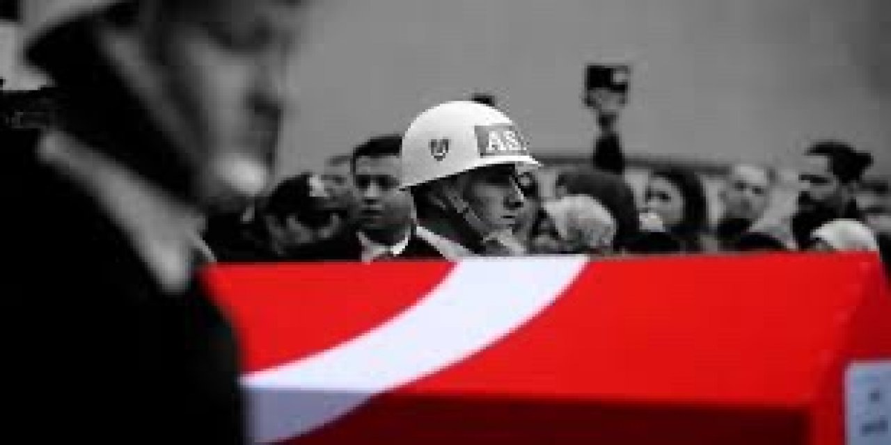 Bakan Çavuşoğlu,  Suriye'de öldürülen şehidimizin ardından,  saldırılar bizi yıldırmaz. Suriyeli kardeşlerimize Suriye içinde de desteklerimizi sürdürmeye devam edeceğiz" dedi.