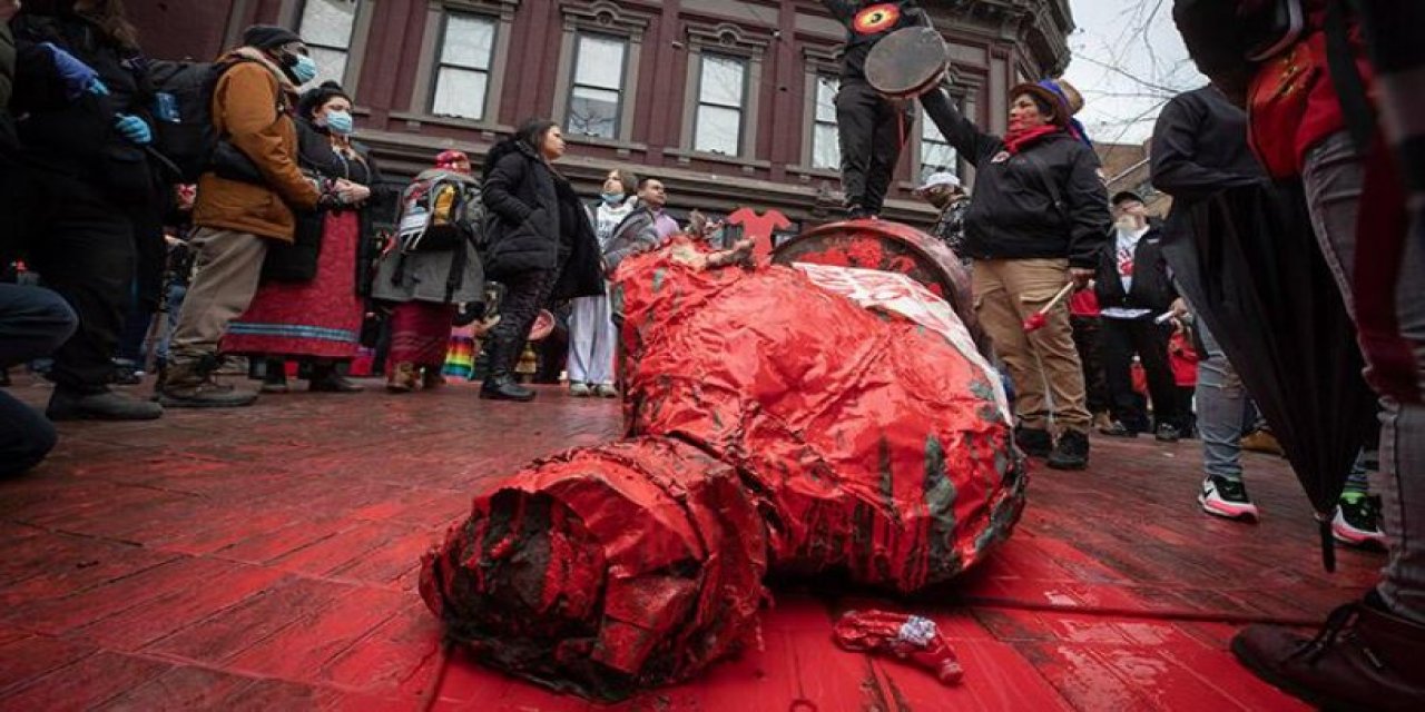 Kanada'da ayrımcılığın sembolü Gassy Jack heykeli yıkıldı