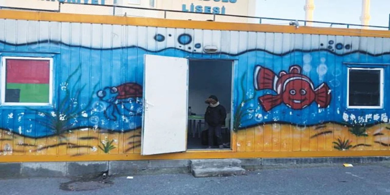 Vahim tablo: Mültecilere konteyner sınıfta eğitim