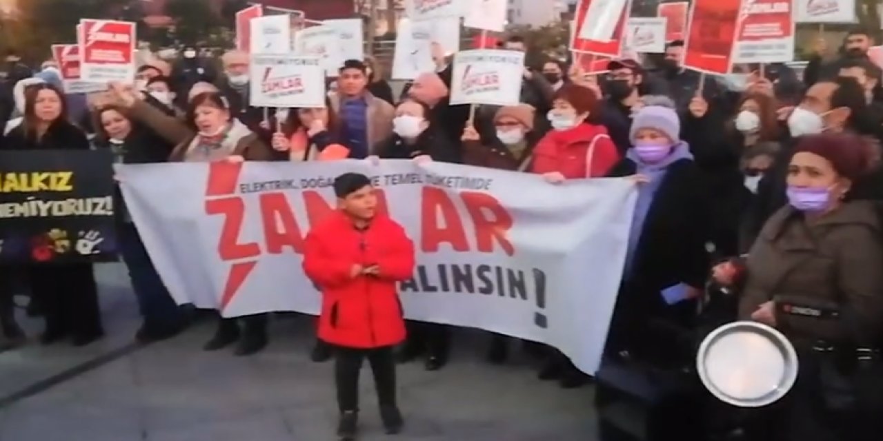 Cevahir AVM önünde tencere tavalı zam protestosu