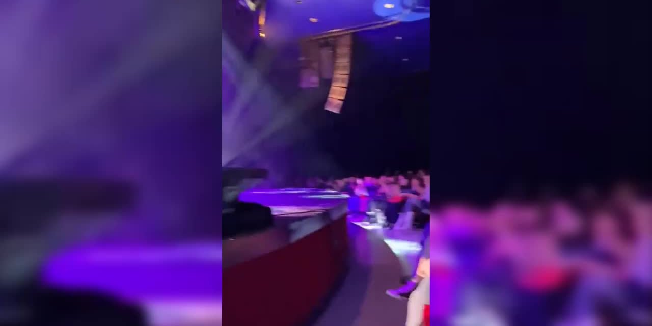 İYİ Parti lideri Meral Akşener, Erol Evgin konserinde: "Mangal yürekli bir hanımefendi de var aramızda"