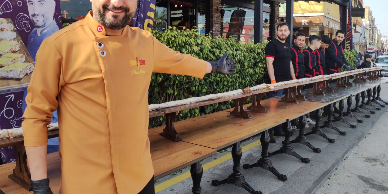 Adana'da 20 metrelik tavuk döner dürüm yapıldı