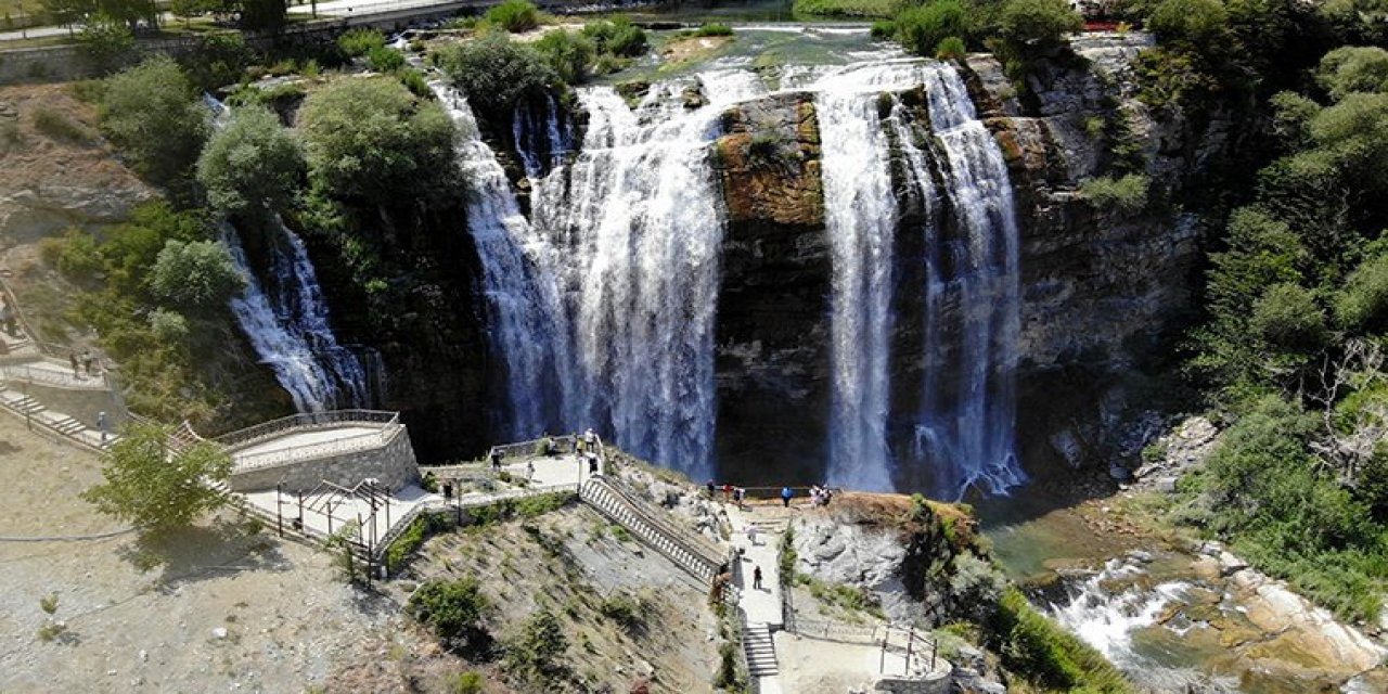 Asya ve Avrupa’nın en yüksek şelalesi kurudu