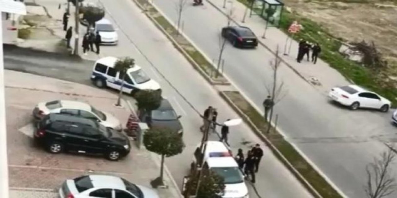 Polis merkezinin önünde silahlı kavga