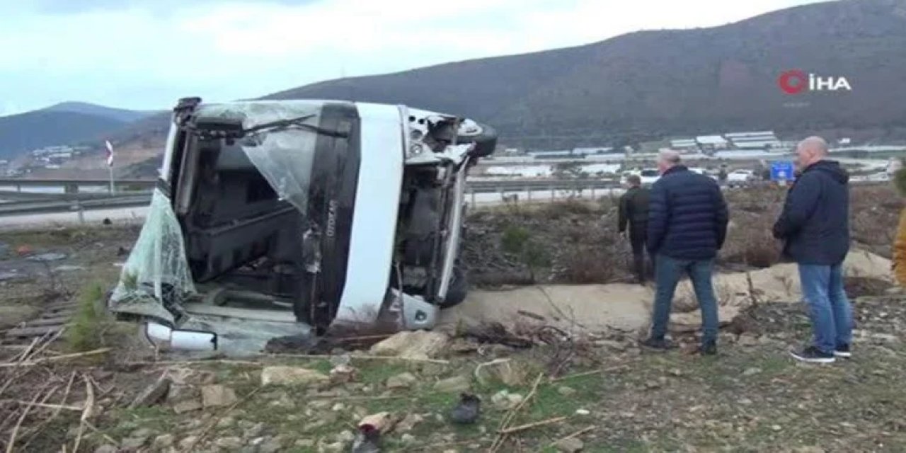 Mersin'de işçi servisi devrildi: Çok sayıda yaralı var