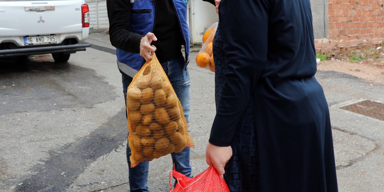 Mudanya Belediyesi'nden vatandaşlara patates, soğan ve limon
