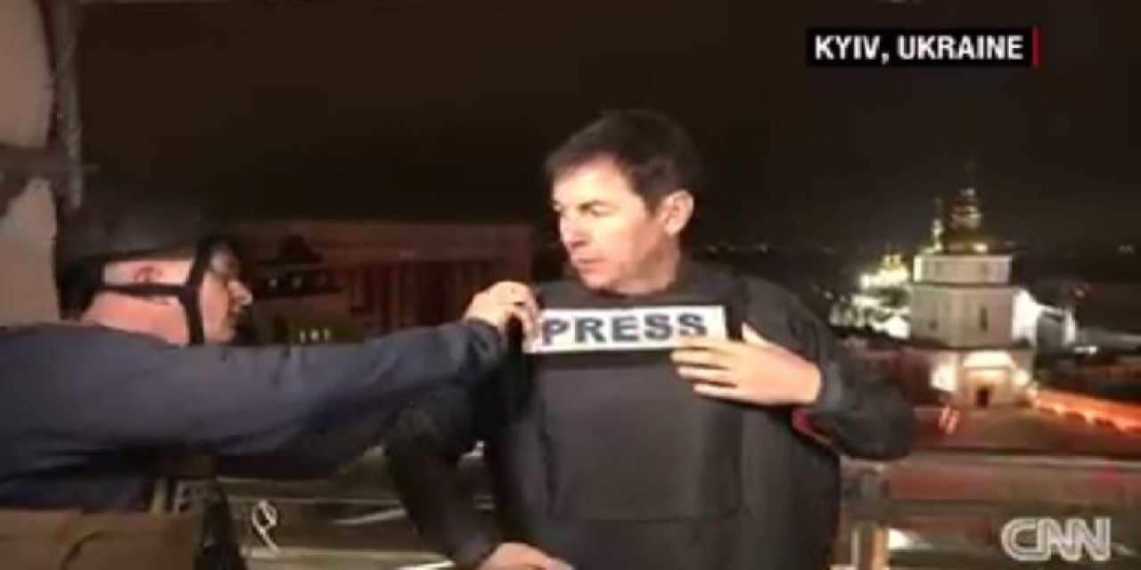 Canlı yayında patlama sesleri: Muhabirin zor anları kameralara yansıdı