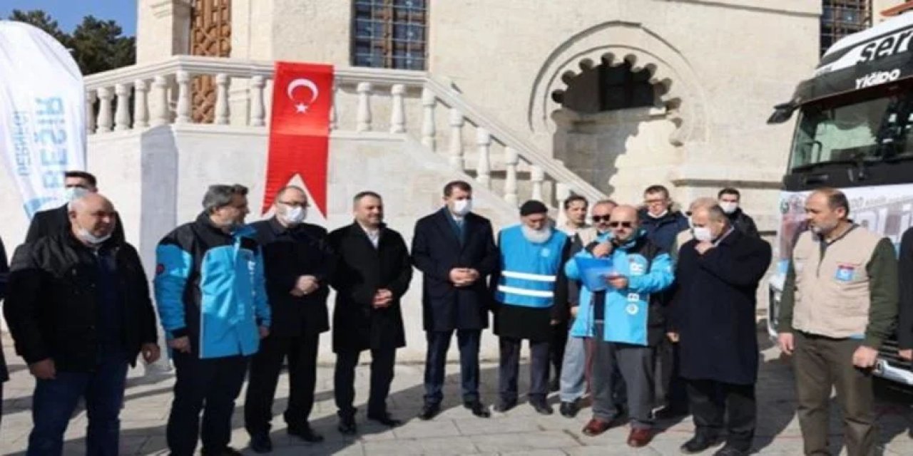 Validen Menzil cemaati övgüsü: "İnsanlığın yarasına merhum olmak için gayret gösteriyorlar"