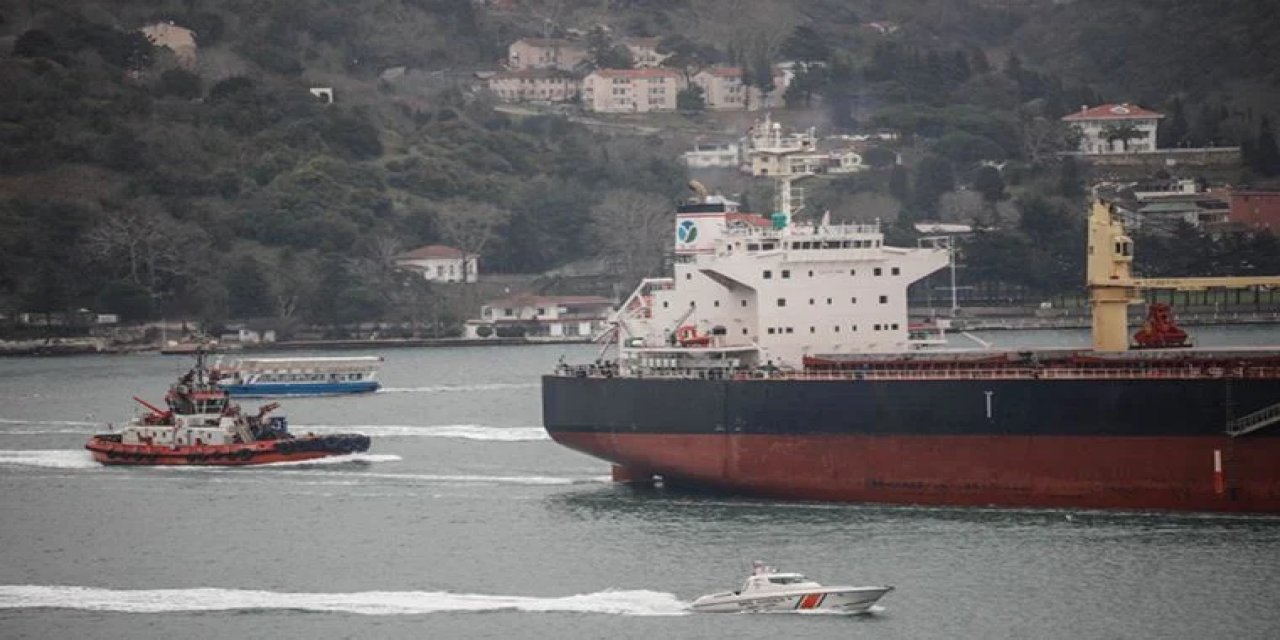 Odessa açıklarında vurulmuştu: Türk gemisi İstanbul Boğazı'na girdi
