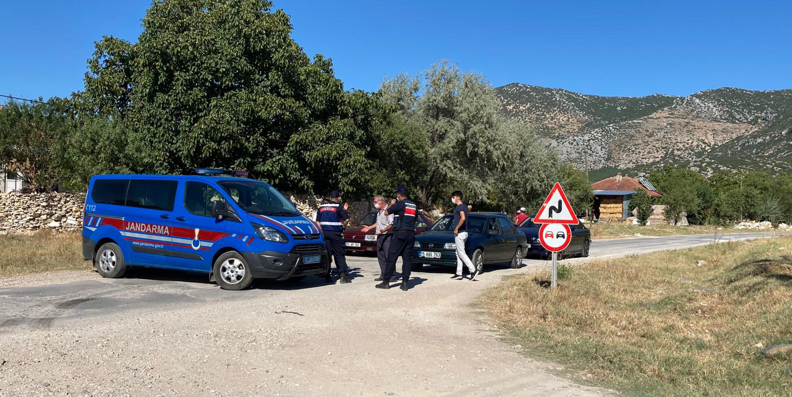 Bucak'ta bir köy karantinaya alındı