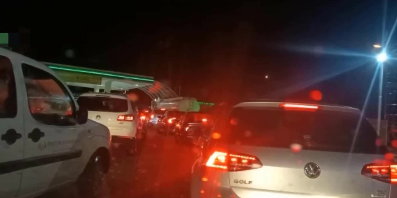 Ankara'da akaryakıt zammı öncesinde benzin istasyonlarında kuyruk oluştu
