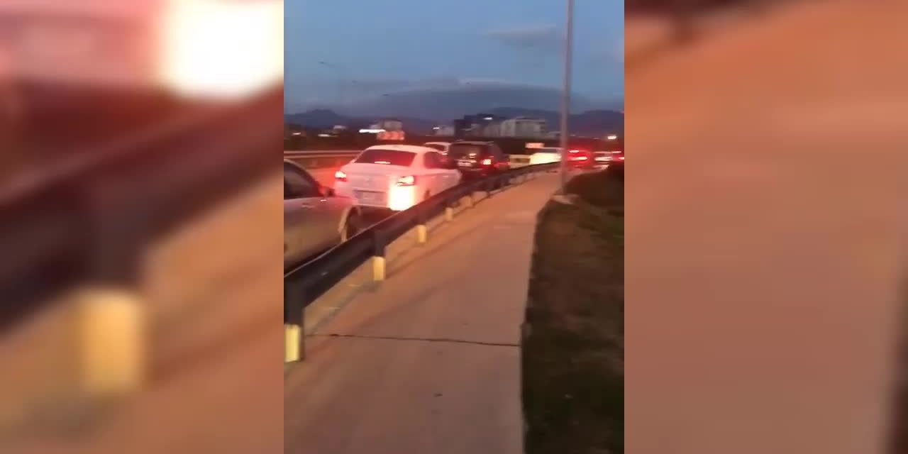 Zam öncesinde İzmir'de metrelerce kuyruk oluştu