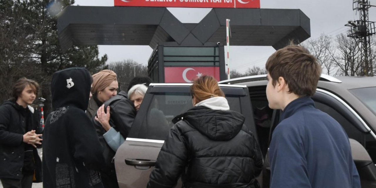 Ukrayna’dan otobüslerle getirilenler yaşananları gözyaşları ile anlattı