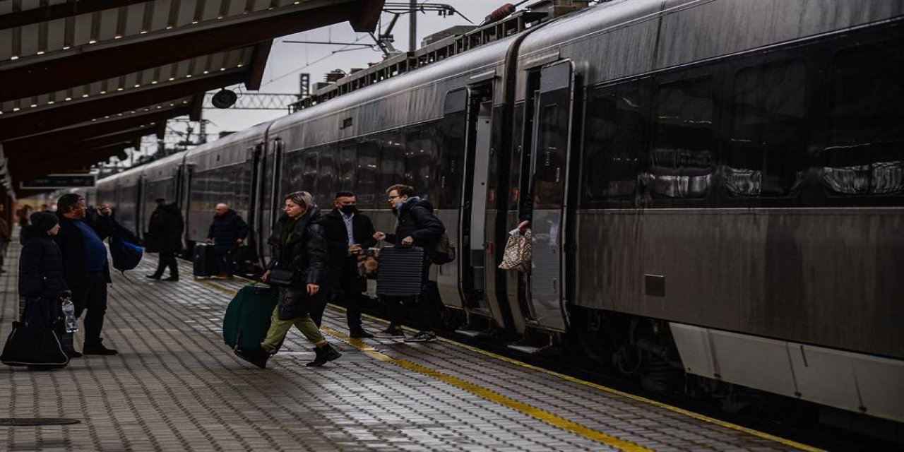 Türkiye'nin Kiev Büyükelçiliği'nden açıklama: 'Tüm vatandaşlarımızın en geç saat 18:00’e kadar Kiev tren garına ulaşmaları gerekmektedir'