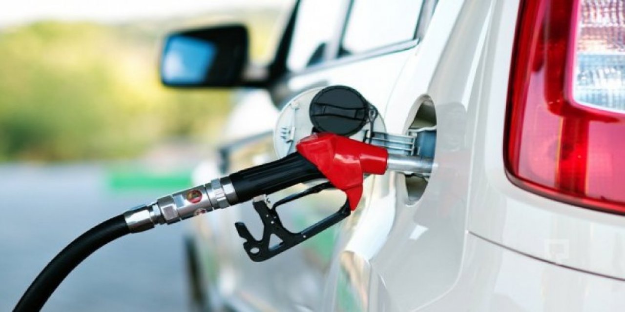 Akaryakıtta fiyat değişimi kafa karıştırdı: Üç gün önce zam yapılan benzin ve motorine indirim, LPG'ye zam
