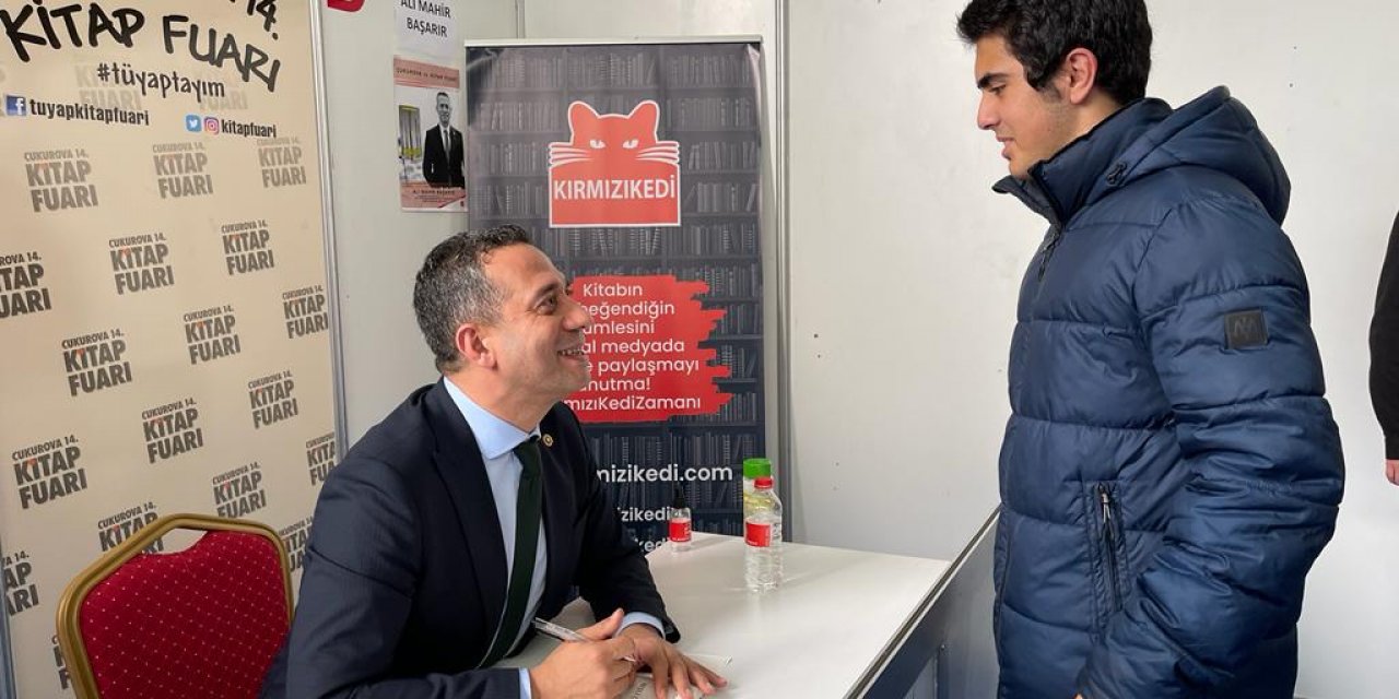 Adana'da 'Beşli Çete' adlı kitaba yoğun ilgi