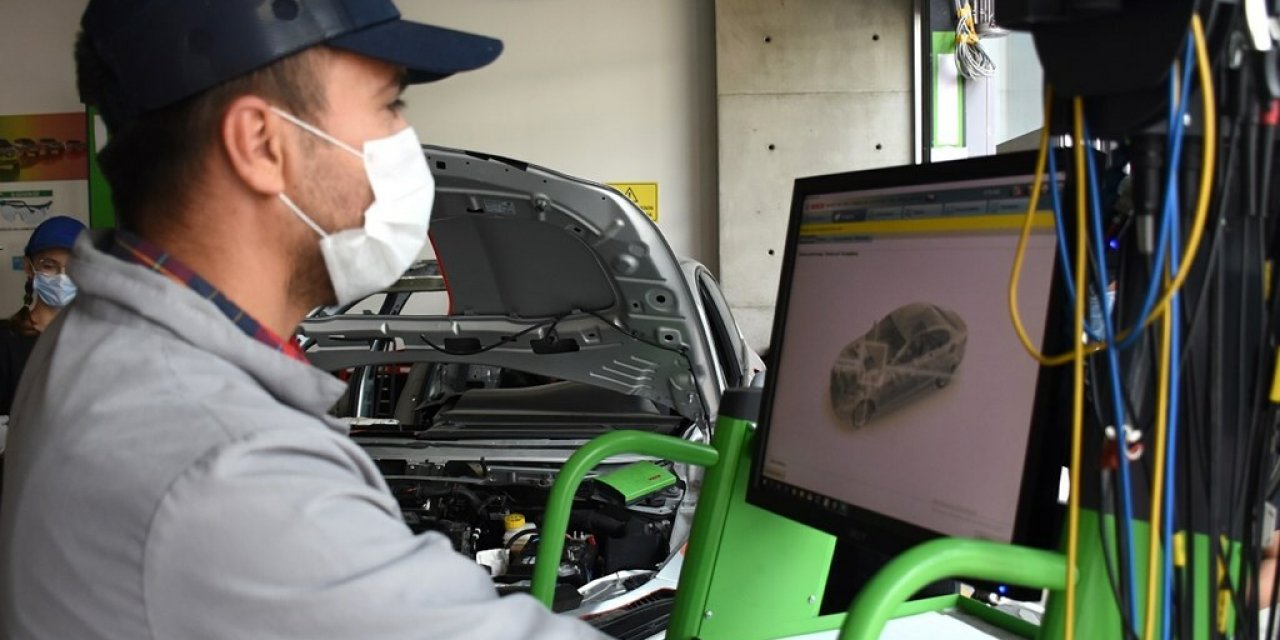 İSO İMALAT PMI ANKETİ: TAKİP EDİLEN 10 SEKTÖRDEN 9’UNDA ÜRETİM YAVAŞLADI