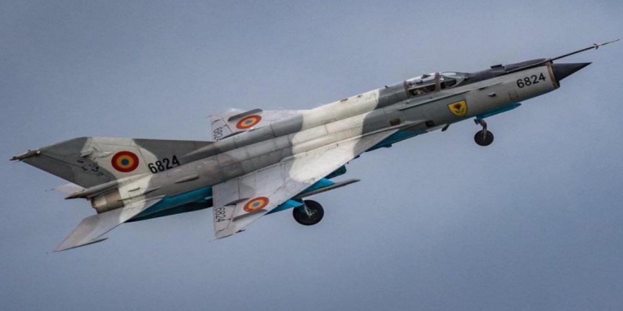 Karadeniz'de Romanya'ya ait askeri uçak ve helikopter düştü