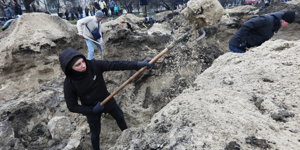 Halk hendek kazıyor: Kiev direnişe hazırlanıyor