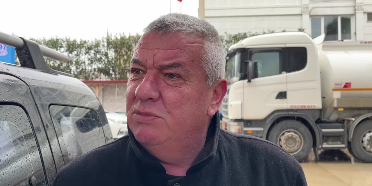 Akaryakıt istasyonundaki yurttaşlar, zamlara tepki gösterdi