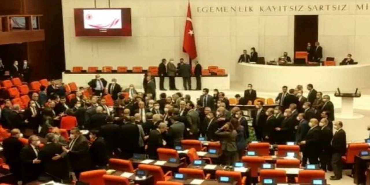 TBMM'de kavga çıktı: CHP'li vekile yumruklu saldırı