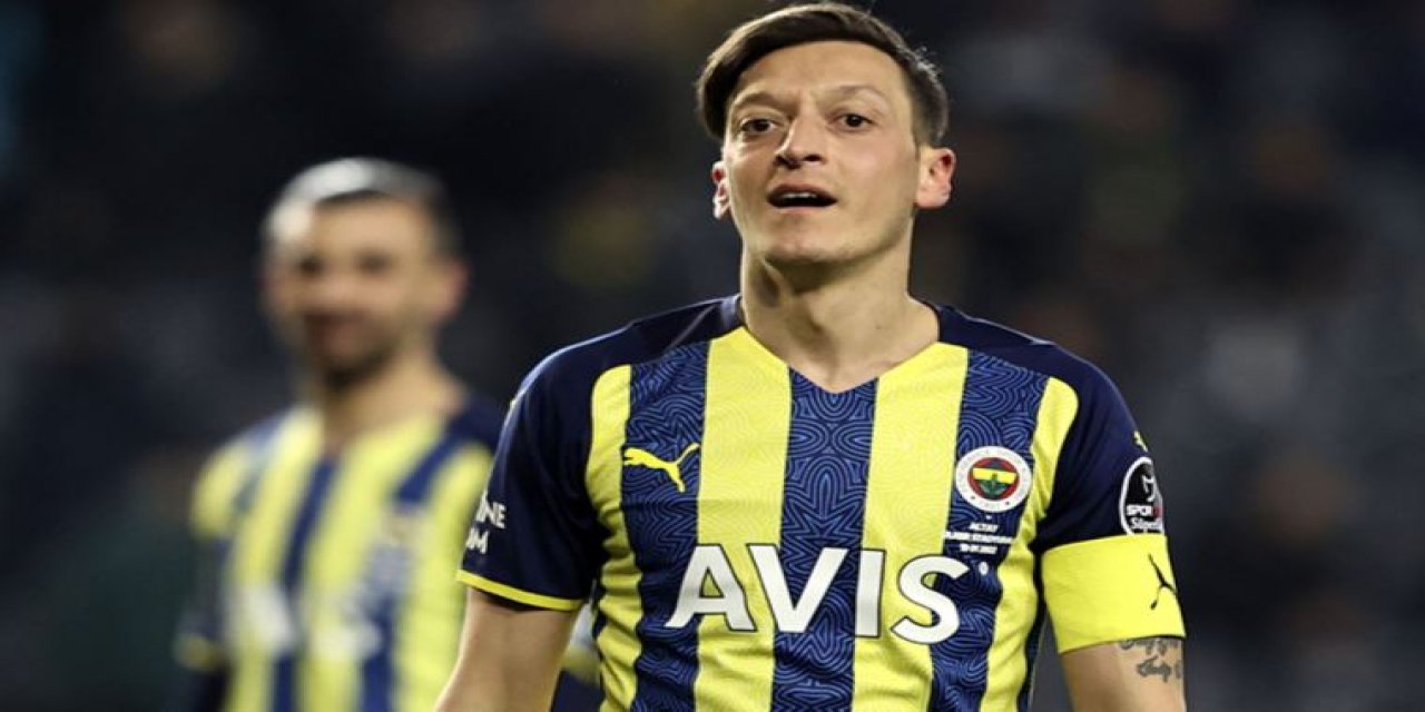 Mesut Özil'in menajerinden sözleşme açıklaması