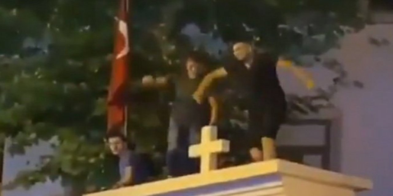 Kadıköy'de Ermeni kilisesi kapısı üstünde dans etmişlerdi: 3 sanık hakkında karar verildi