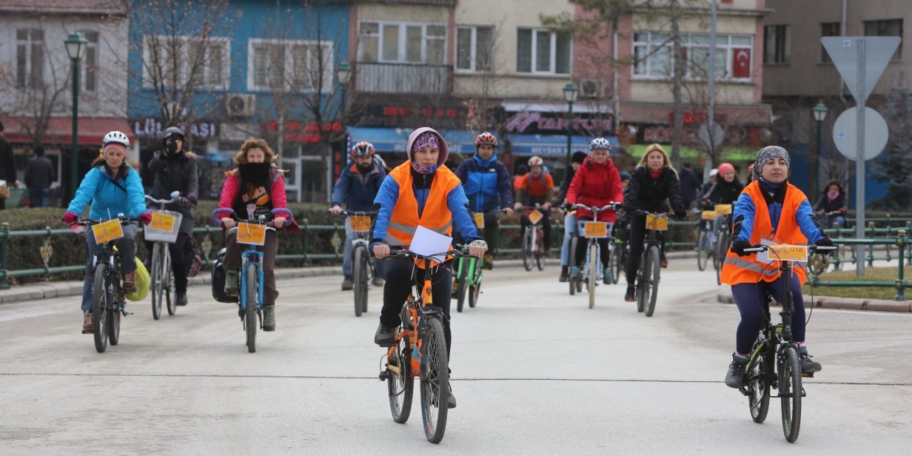 Eskişehirliler Dünya Emekçi Kadınlar Günü için bisiklet sürdü