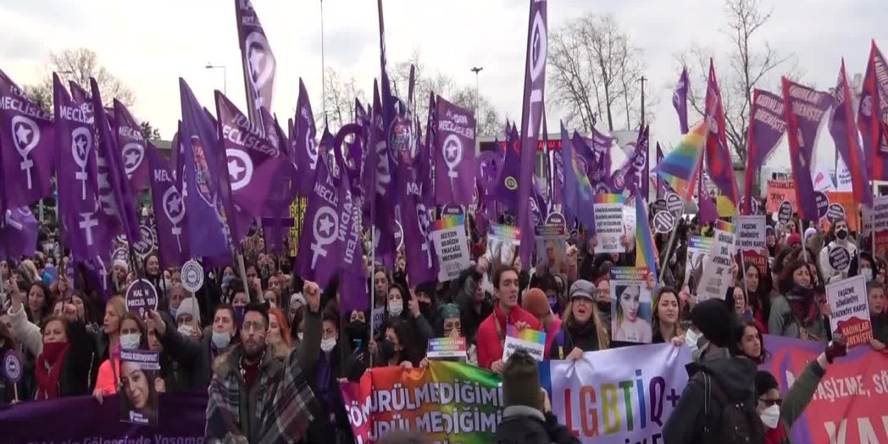 Kadıköy'de kadın eylemi: "Biz diyoruz ki eşit olacağız, İstanbul Sözleşmesi’ni uygulatacağız"