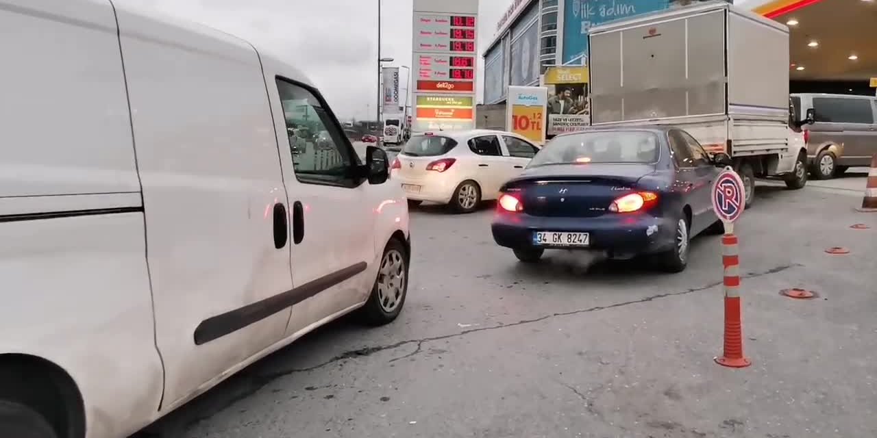 VATANDAŞ AKARYAKIT ZAMMINA İSYAN ETTİ: "NASIL 15 TEMMUZ'DA ÇIKTIK, ŞİMDİ DE ÇIKIP 'DUR' DİYELİM"