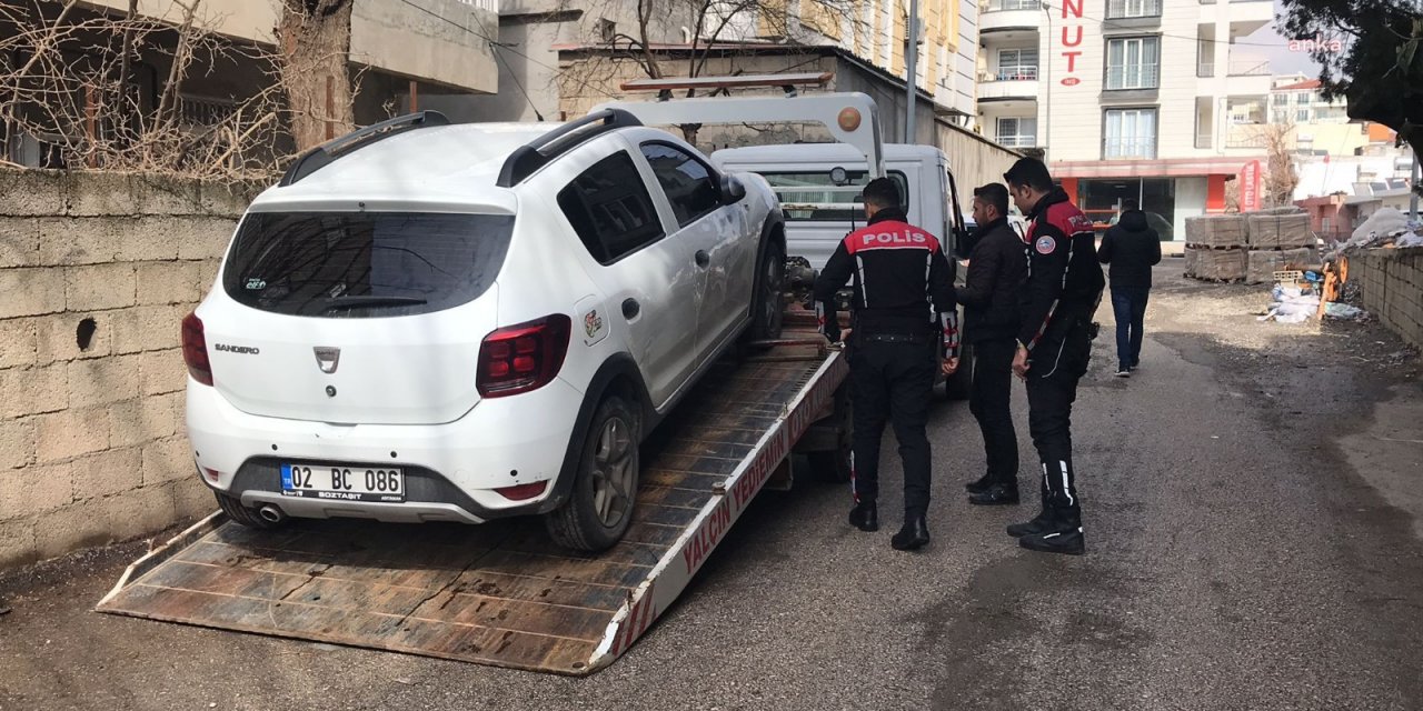 Boşanma aşamasında olduğu eşini ağır yaraladı