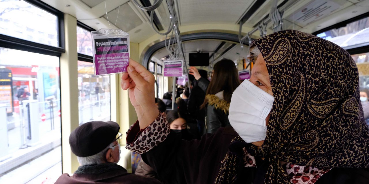 Kadınların "vazgeçmiyoruz" dedikleri hakları, tramvaylarda duyuruldu